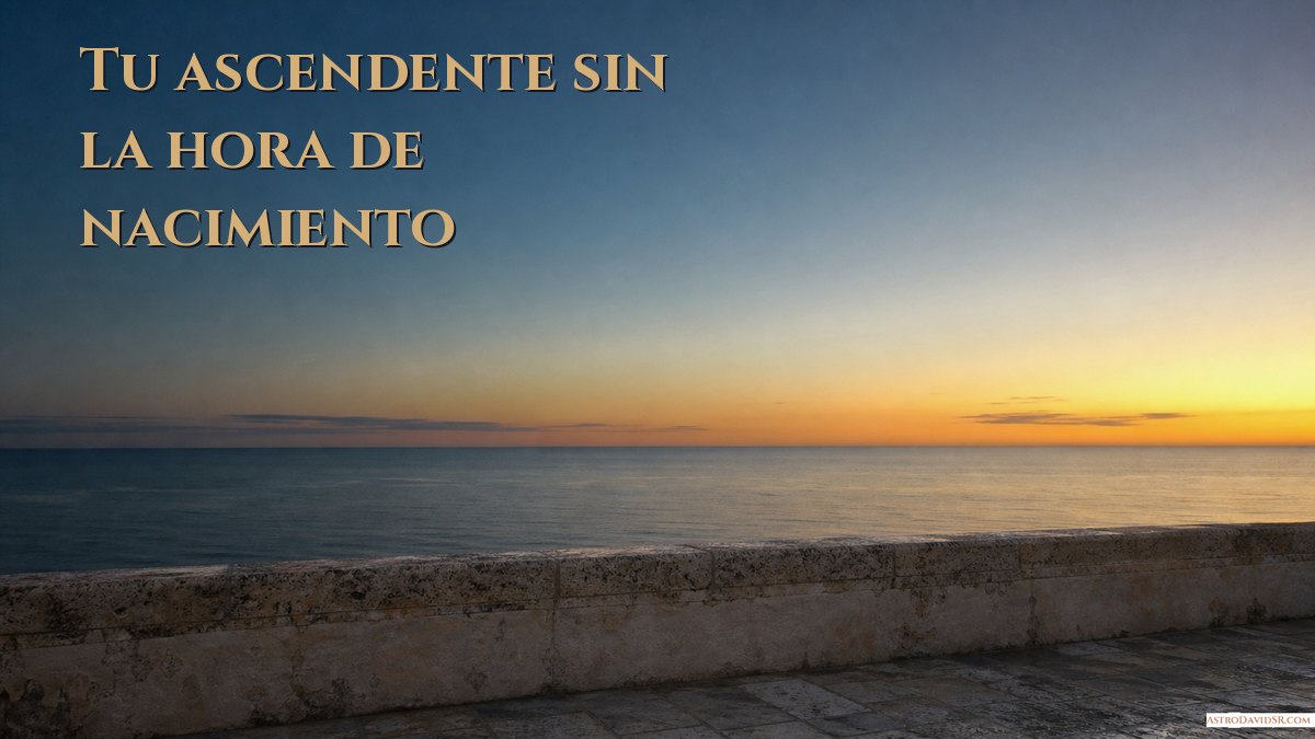 Primera luz del amanecer sobre un mar en calma, vista desde una terraza de piedra